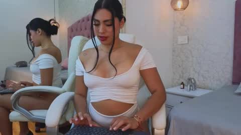 Snapshot of vanessa_rain_ chatting on October 2025 07:43:01 PM Vanessa online show from October 2025 07:43:01 PM