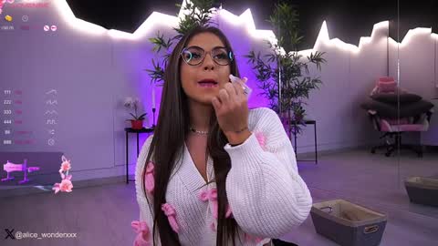 Vanessa Simon online show from January 2025 06:30:02 AM