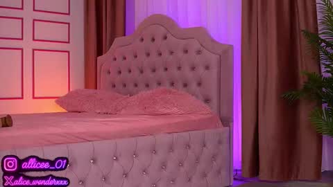 Vanessa Simon online show from October 2025 08:23:02 AM