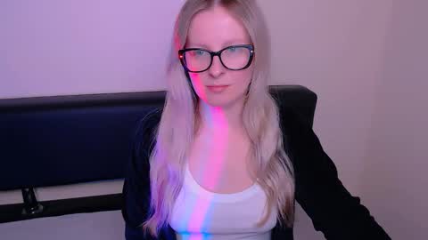 Mia online show from September 2025 06:40:01 AM