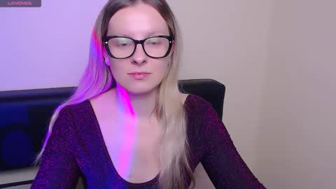 Mia online show from October 2025 07:41:01 AM