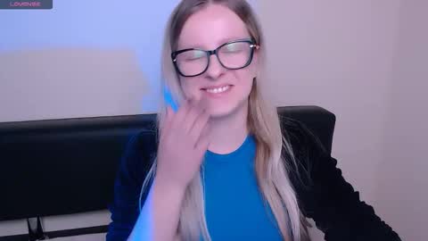 Mia online show from October 2025 07:45:01 AM