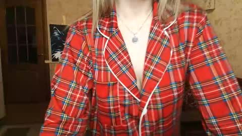 VanillaMuffin online show from February 2025 07:06:02 AM