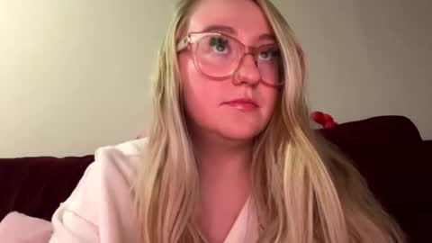 vanillapuddingpie online show from December 2024 01:37:02 AM