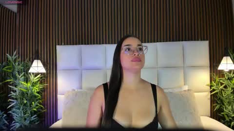 Snapshot of vannecamiel chatting on November 2025 11:34:02 AM V A N N E S A online show from November 2025 11:34:02 AM