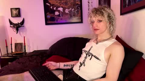 Snapshot of vantablossom chatting on December 2025 07:13:02 AM vantablossom online show from December 2025 07:13:02 AM