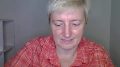 Snapshot of vea_motty chatting on November 2025 01:28:02 PM vea_motty online show from November 2025 01:28:02 PM