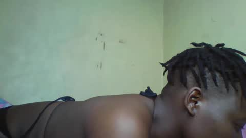 Snapshot of vee_tommy chatting on December 2024 07:01:02 PM Vee tommy online show from December 2024 07:01:02 PM