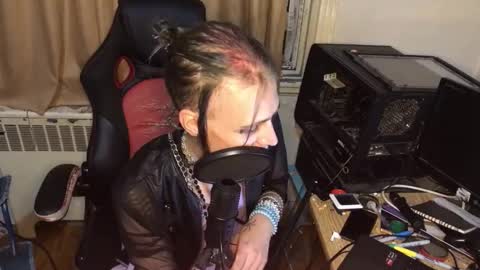 veelucious online show from October 2025 02:32:01 AM