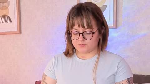 Vee Simons online show from October 2025 07:45:01 PM