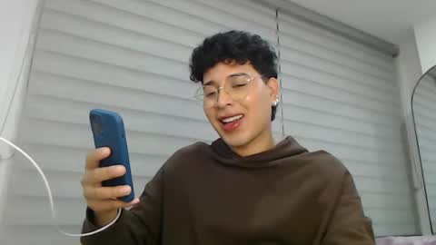 Snapshot of velascosexyboy chatting on January 2025 02:43:01 AM velascosexyboy online show from January 2025 02:43:01 AM