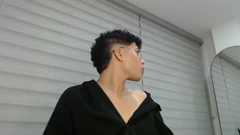 Snapshot of velascosexyboy chatting on March 2025 02:41:02 AM velascosexyboy online show from March 2025 02:41:02 AM