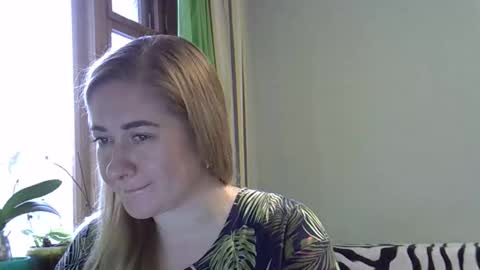 Snapshot of velly_vassa chatting on November 2025 07:58:01 AM velly_vassa online show from November 2025 07:58:01 AM