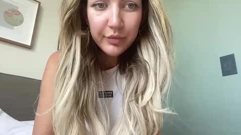 velonira online show from November 2025 09:15:02 AM