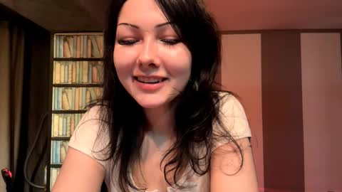 Elli  its my first stream here online show from September 2025 04:42:02 PM