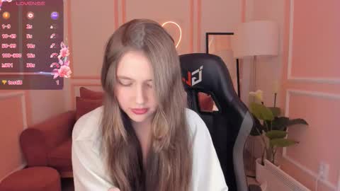 velvet_cherry online show from October 2025 04:46:01 PM