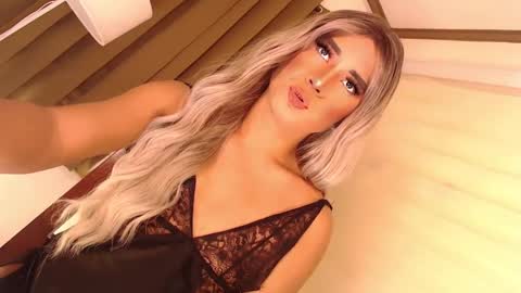 Snapshot of velvet_fux chatting on December 2024 11:34:02 AM Richy will make you fall in love online show from December 2024 11:34:02 AM