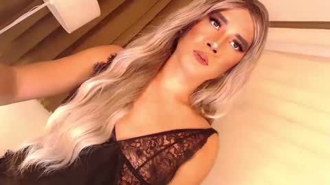 Snapshot of velvet_fux chatting on December 2024 04:53:01 PM Richy will make you fall in love online show from December 2024 04:53:01 PM