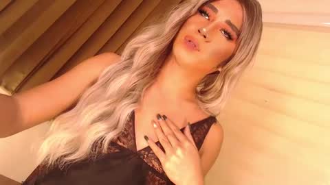 Snapshot of velvet_fux chatting on December 2024 07:22:01 PM Richy will make you fall in love online show from December 2024 07:22:01 PM