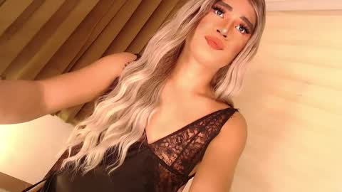 Snapshot of velvet_fux chatting on December 2024 05:16:02 AM Richy will make you fall in love online show from December 2024 05:16:02 AM