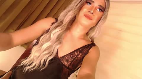 Snapshot of velvet_fux chatting on December 2024 08:20:01 AM Richy will make you fall in love online show from December 2024 08:20:01 AM