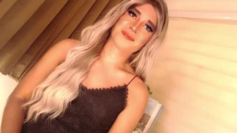 Snapshot of velvet_fux chatting on December 2024 08:34:01 PM Richy will make you fall in love online show from December 2024 08:34:01 PM
