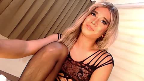 Snapshot of velvet_fux chatting on January 2025 08:40:02 PM Richy will make you fall in love online show from January 2025 08:40:02 PM
