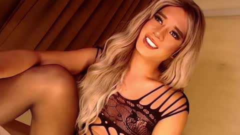 Snapshot of velvet_fux chatting on January 2025 08:53:01 PM Richy will make you fall in love online show from January 2025 08:53:01 PM
