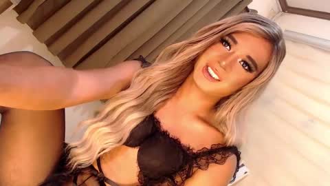 Snapshot of velvet_fux chatting on February 2025 08:15:01 PM Richy will make you fall in love online show from February 2025 08:15:01 PM