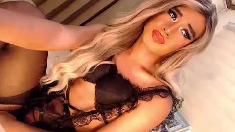 Snapshot of velvet_fux chatting on February 2025 08:53:02 PM Richy will make you fall in love online show from February 2025 08:53:02 PM