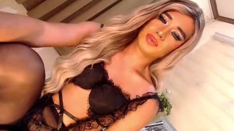 Snapshot of velvet_fux chatting on February 2025 11:57:02 PM Richy will make you fall in love online show from February 2025 11:57:02 PM