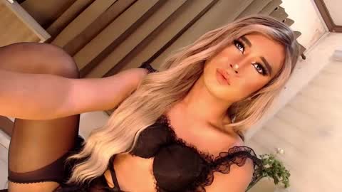 Snapshot of velvet_fux chatting on February 2025 06:45:01 PM Richy will make you fall in love online show from February 2025 06:45:01 PM