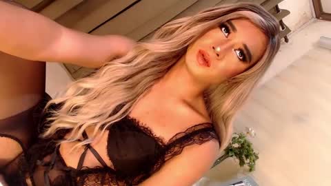 Snapshot of velvet_fux chatting on February 2025 07:38:02 PM Richy will make you fall in love online show from February 2025 07:38:02 PM