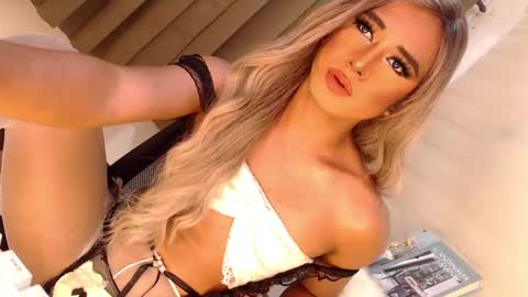 Snapshot of velvet_fux chatting on March 2025 11:12:01 PM Richy will make you fall in love online show from March 2025 11:12:01 PM