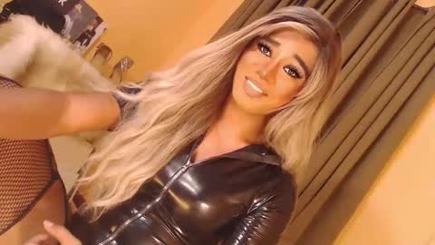 Snapshot of velvet_fux chatting on September 2025 02:44:02 AM Richy will make you fall in love online show from September 2025 02:44:02 AM