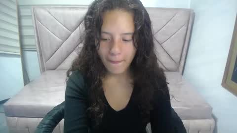 velvet_moon_v online show from September 2025 01:16:02 PM