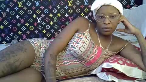 Snapshot of velvet_temptress chatting on October 2025 04:24:02 AM velvet online show from October 2025 04:24:02 AM