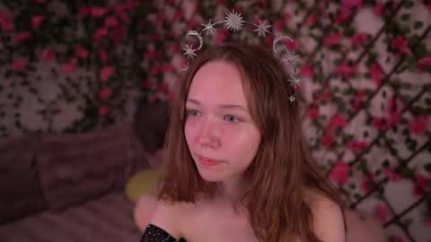 Snapshot of velvet_vice chatting on November 2025 06:10:01 PM Polly online show from November 2025 06:10:01 PM