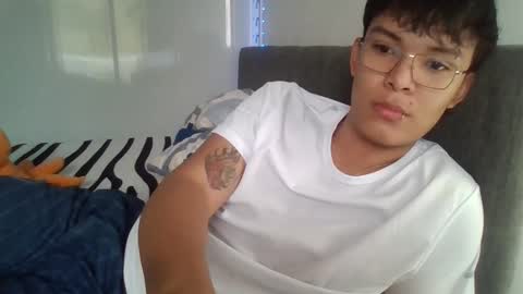 Snapshot of velvetman_hot chatting on December 2025 05:20:01 PM Stiven online show from December 2025 05:20:01 PM