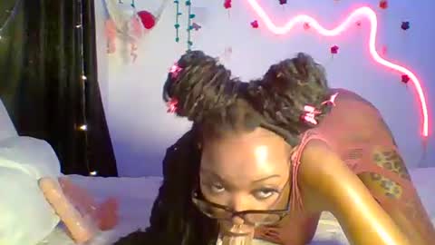 Snapshot of velvetyvixen chatting on October 2025 03:24:02 AM COCO XOXO online show from October 2025 03:24:02 AM