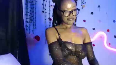 Snapshot of velvetyvixen chatting on October 2025 05:15:02 AM COCO XOXO online show from October 2025 05:15:02 AM