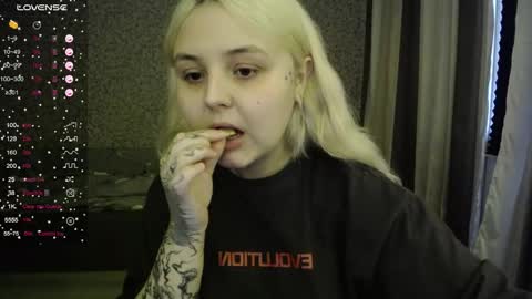 Snapshot of vendymories chatting on October 2025 11:19:01 AM eva 3 online show from October 2025 11:19:01 AM