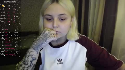 Snapshot of vendymories chatting on October 2025 11:05:02 PM eva 3 online show from October 2025 11:05:02 PM