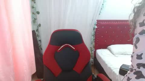 Snapshot of venecasexy44 chatting on November 2025 11:10:02 AM venecasexy44 online show from November 2025 11:10:02 AM