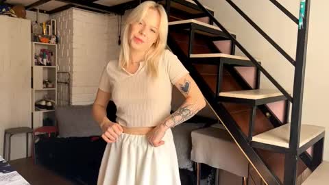 Snapshot of venessabonavia chatting on October 2025 10:25:01 AM Lisa online show from October 2025 10:25:01 AM