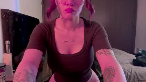 Lanna   online show from October 2025 11:43:01 AM