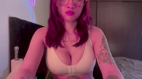 Lanna   online show from November 2025 11:31:01 AM