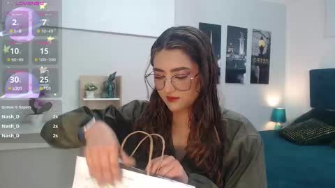 Mia online show from September 2025 12:52:01 PM