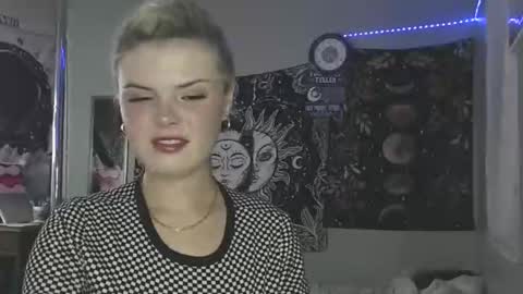 Miss Venus online show from November 2025 03:01:02 PM