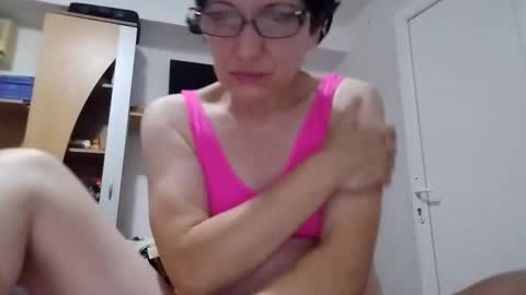 Snapshot of vera_elle chatting on October 2025 11:24:02 PM Vera online show from October 2025 11:24:02 PM